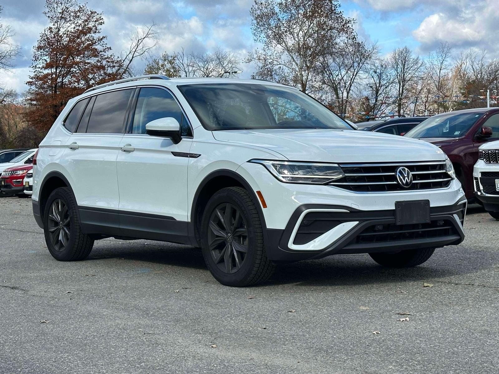 2022 Volkswagen Tiguan SE's photo