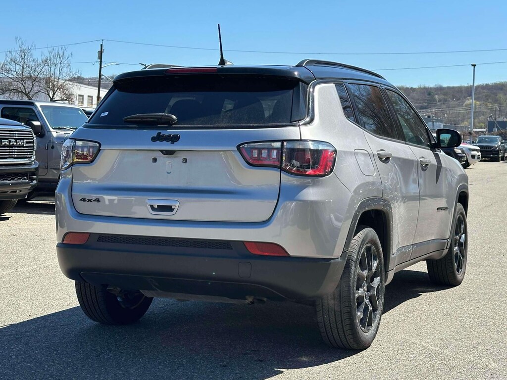 Used 2023 Jeep Compass Altitude 4x4 Sport Utility