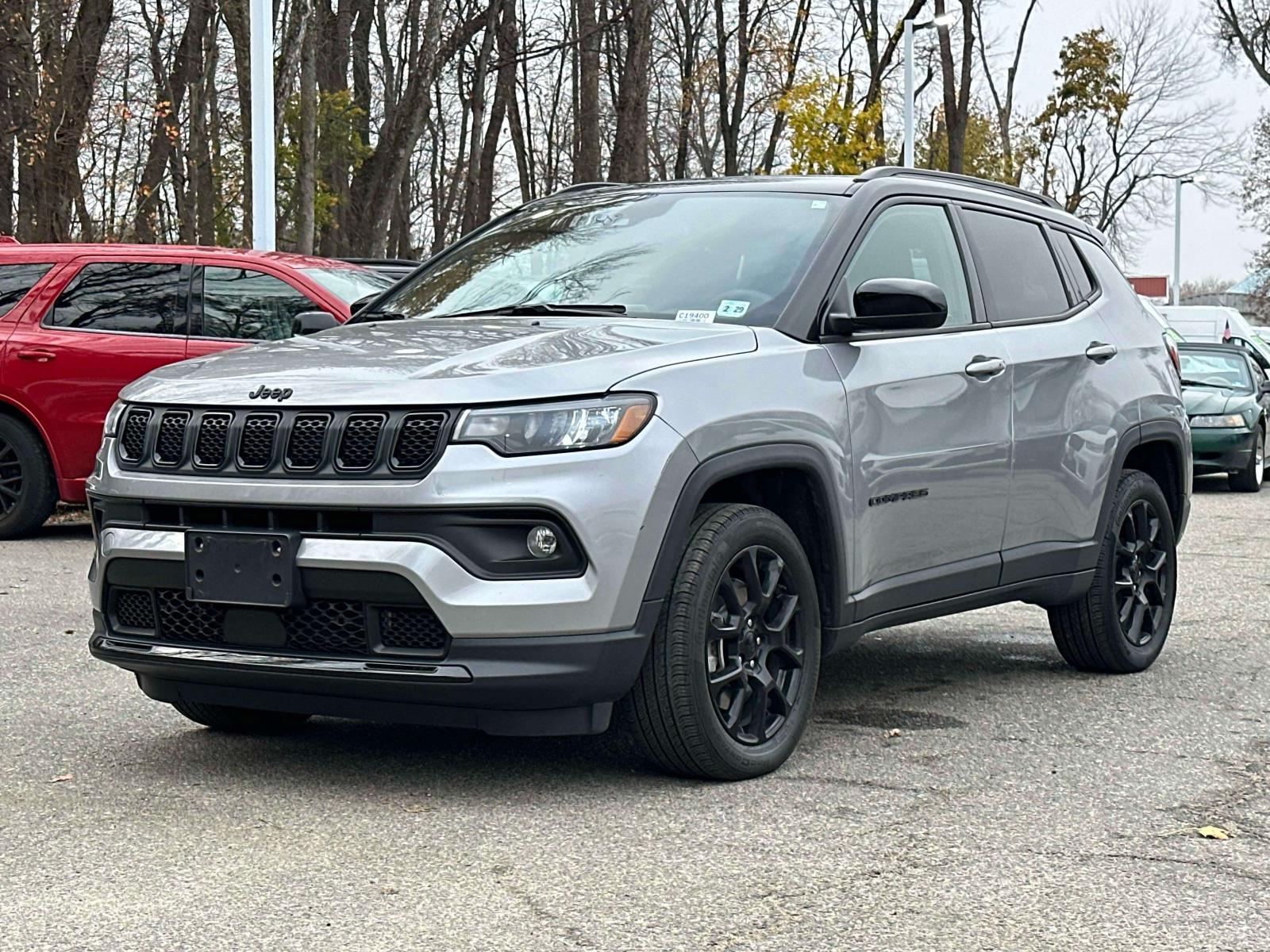 2023 Jeep Compass Altitude photo 2