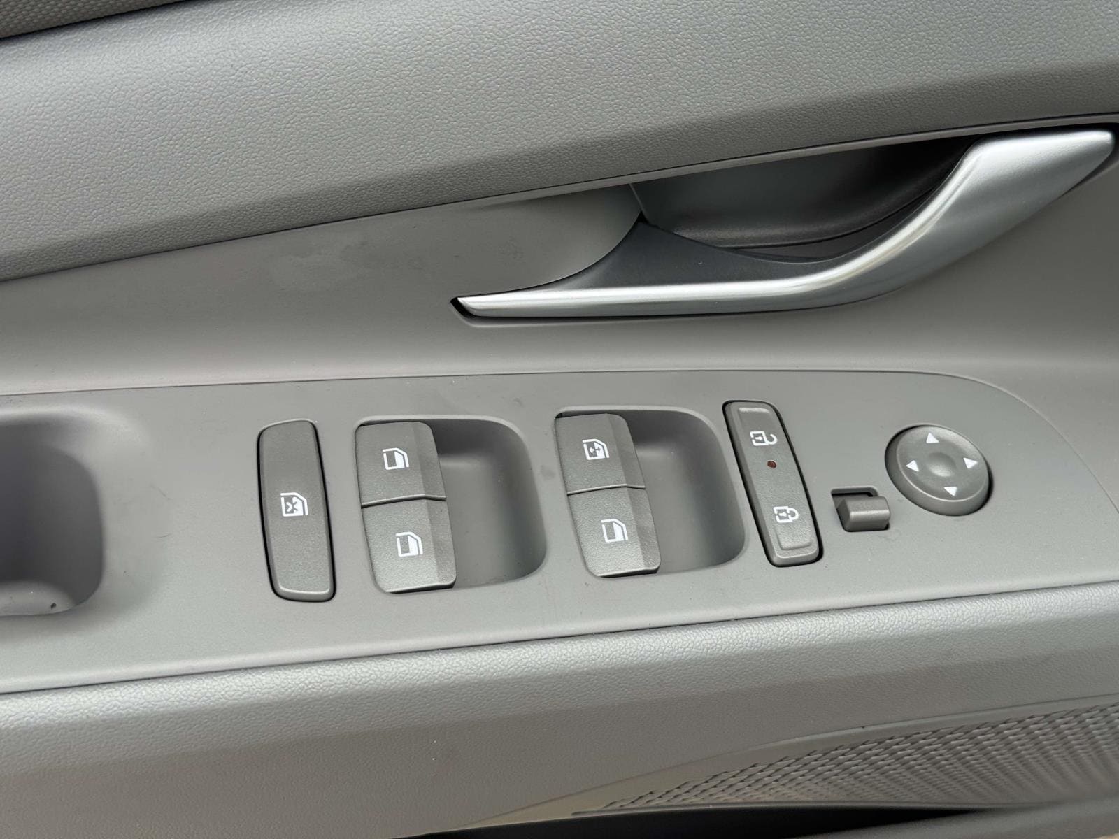 2025 Hyundai Elantra SEL - Photo 29