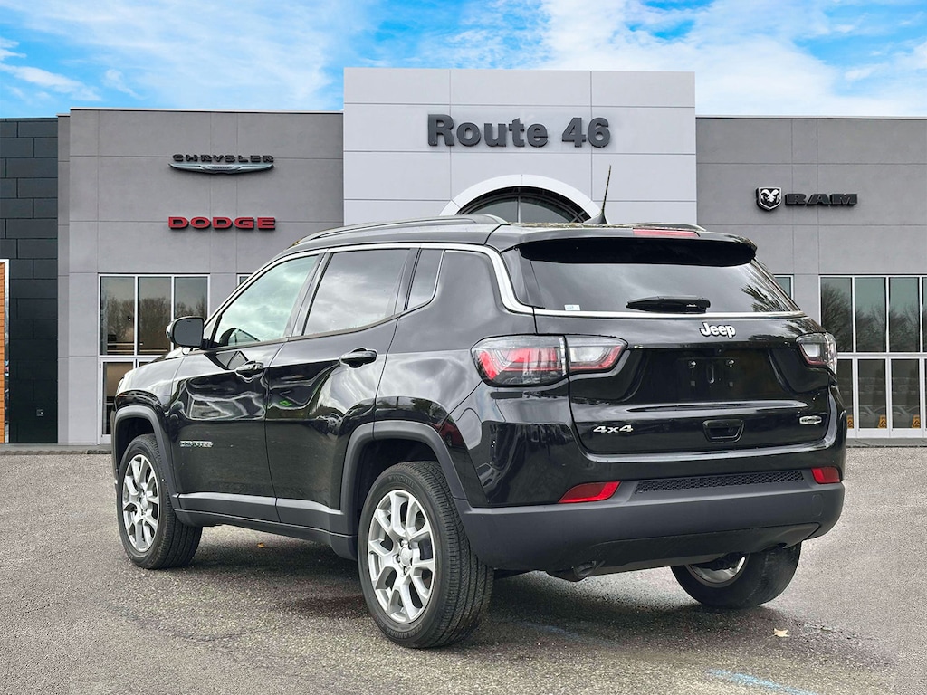 Used 2023 Jeep Compass Latitude Lux 4x4 Sport Utility