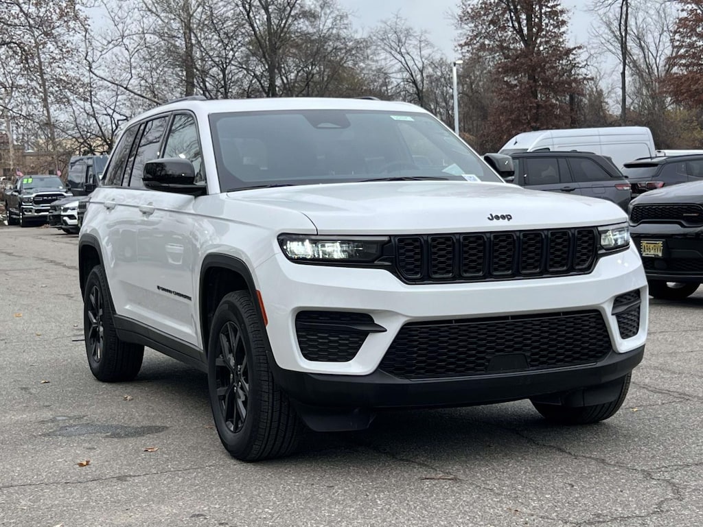 Used 2024 Jeep Grand Cherokee Altitude X 4x4 Sport Utility