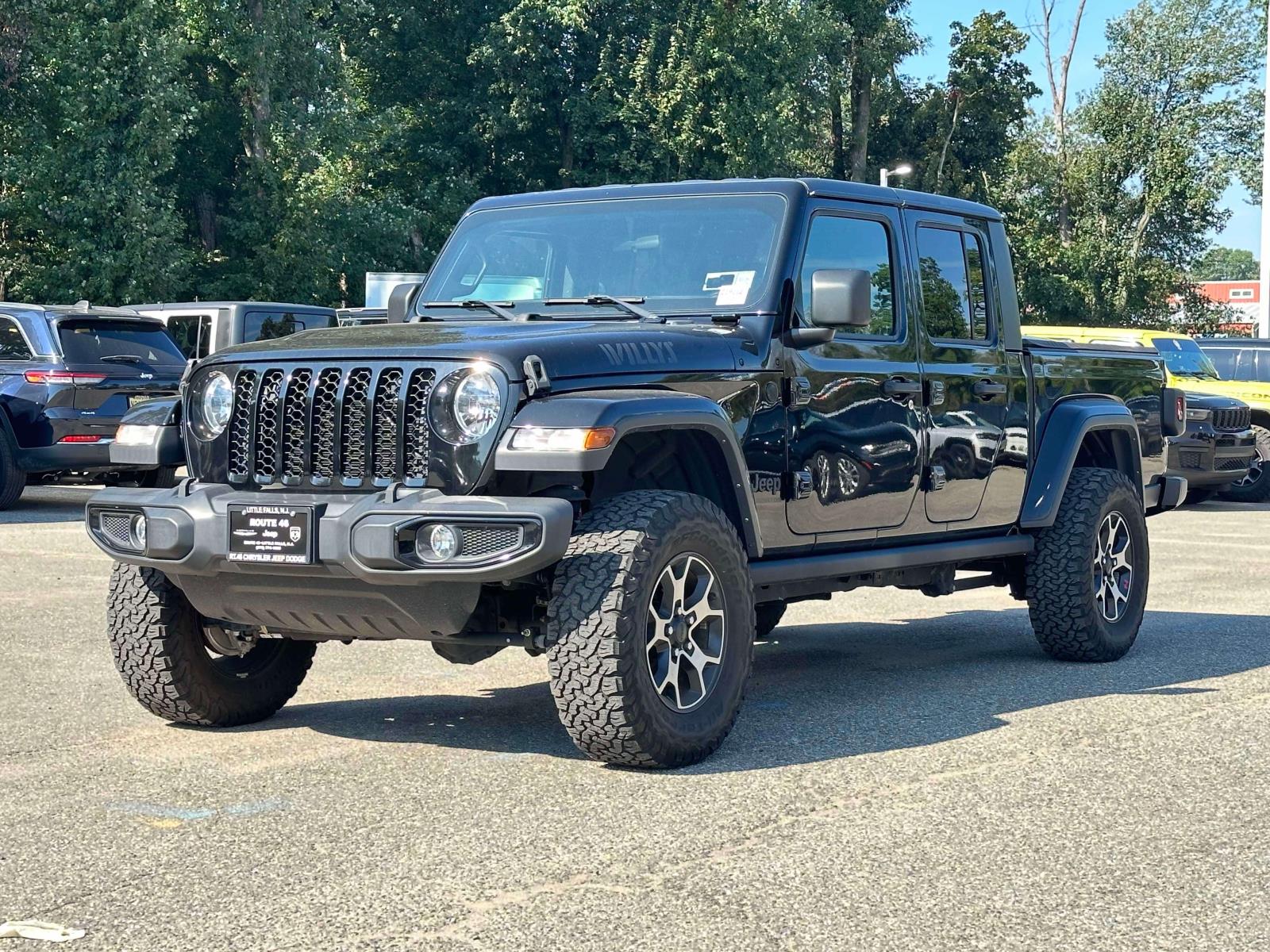 2021 Jeep Gladiator Willys photo 2