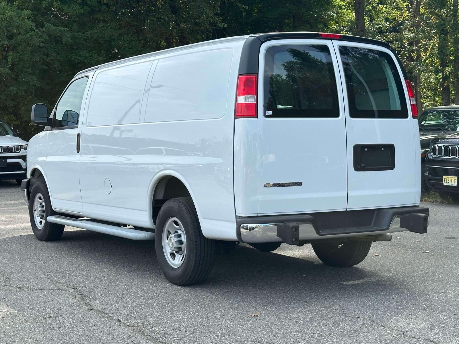 2024 Chevrolet Express 2500 Cargo Van photo 3