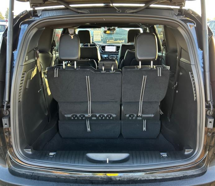 Used 2027 Chrysler Pacifica Limited AWD Mini-van, Passenger