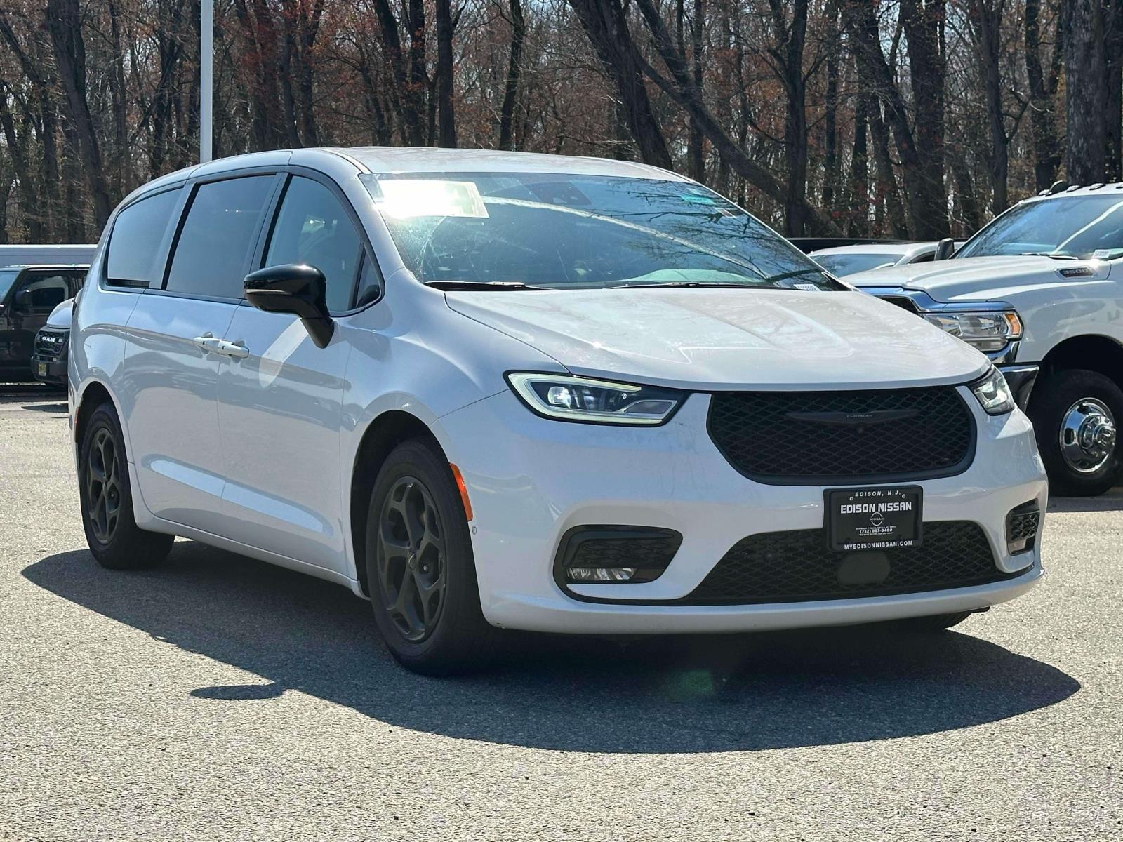 2024 Chrysler Pacifica PHEV Select