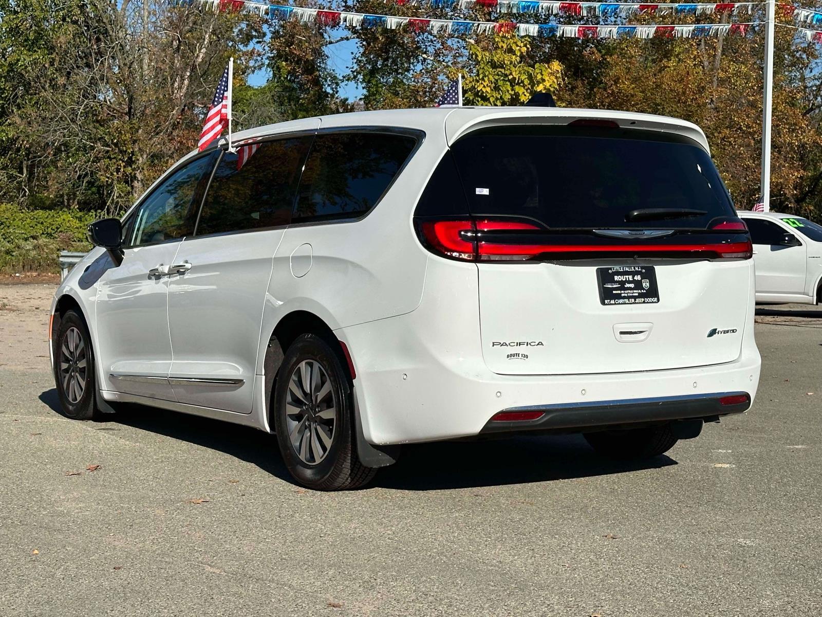 2023 Chrysler Pacifica Hybrid Limited photo 3