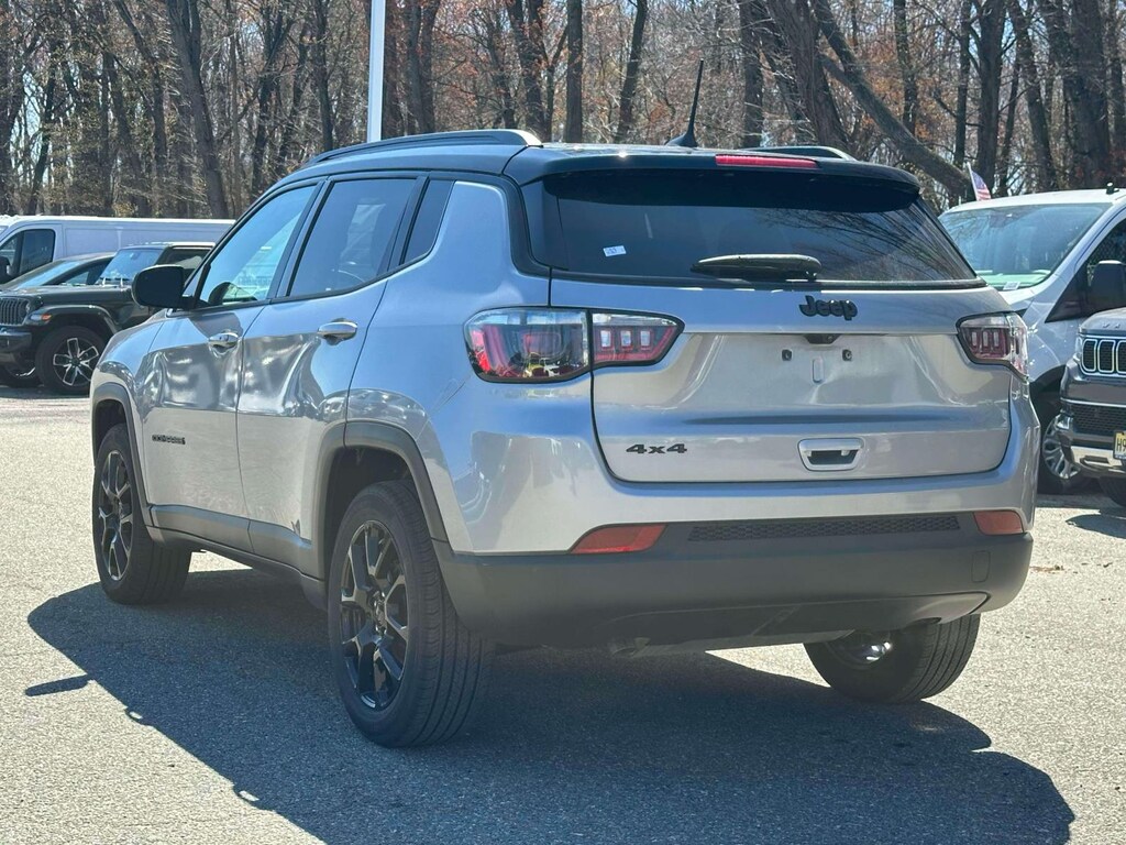 Used 2023 Jeep Compass Altitude 4x4 Sport Utility