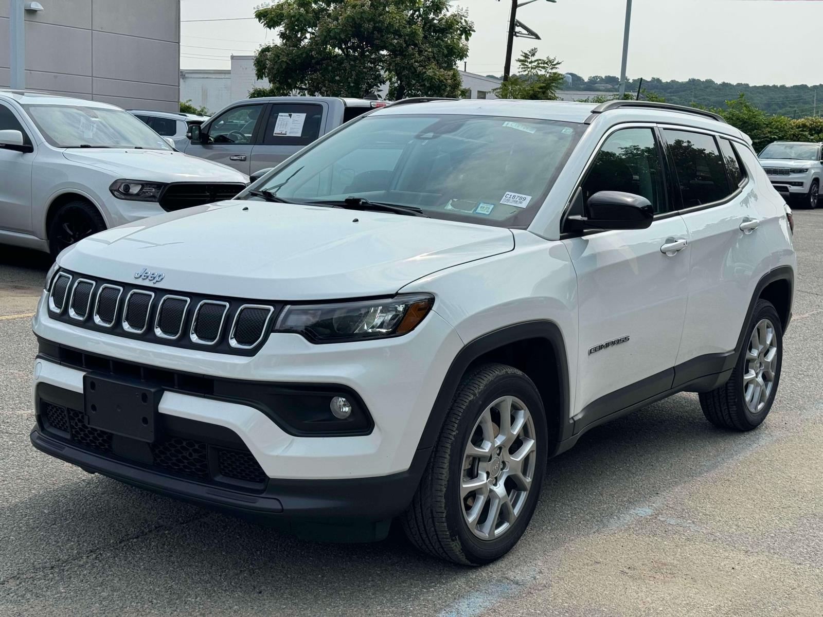 Used 2022 Jeep Compass Latitude Lux with VIN 3C4NJDFB2NT183821 for sale in Little Falls, NJ