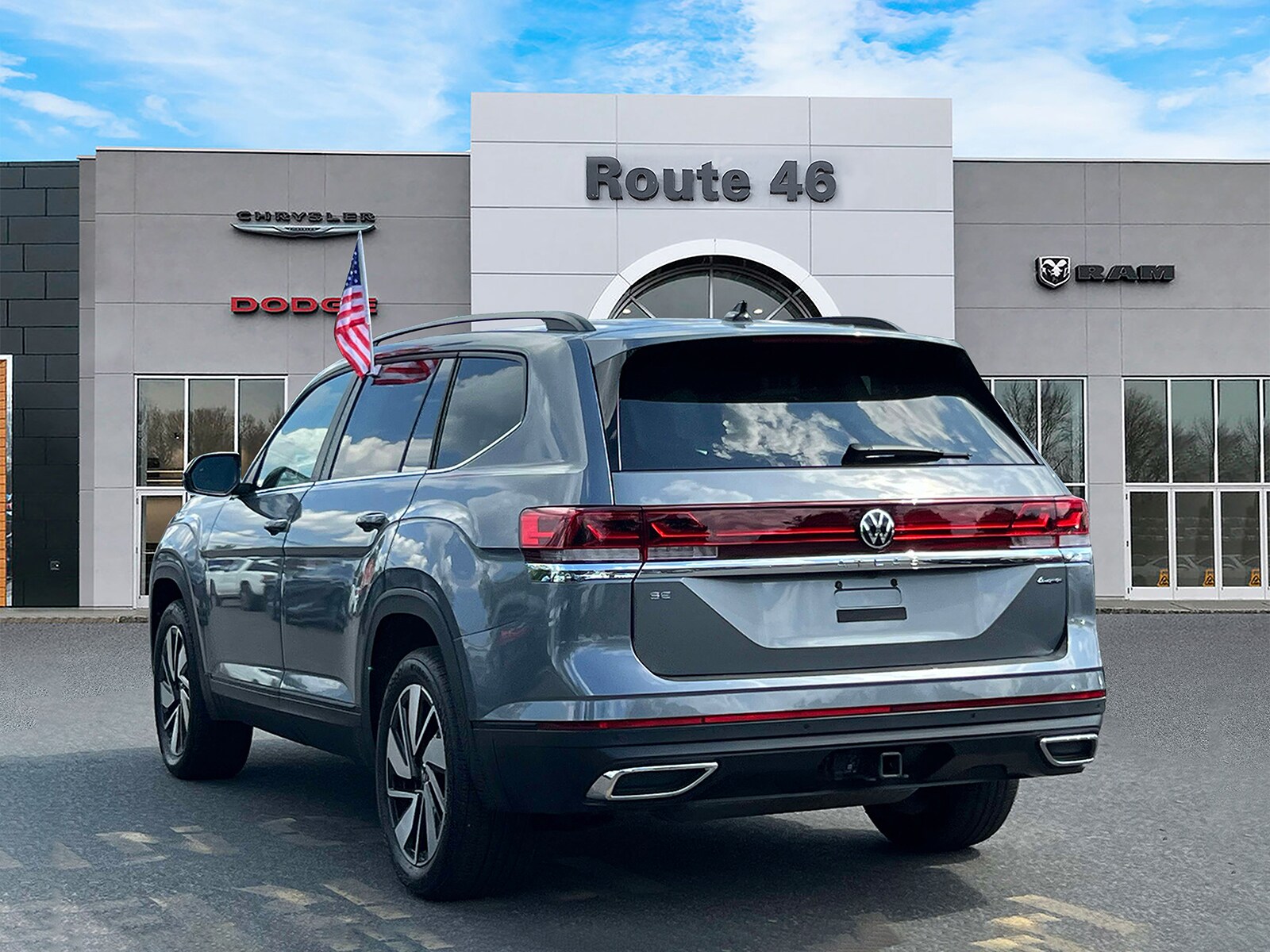 2024 Volkswagen Atlas SE Technology photo 3