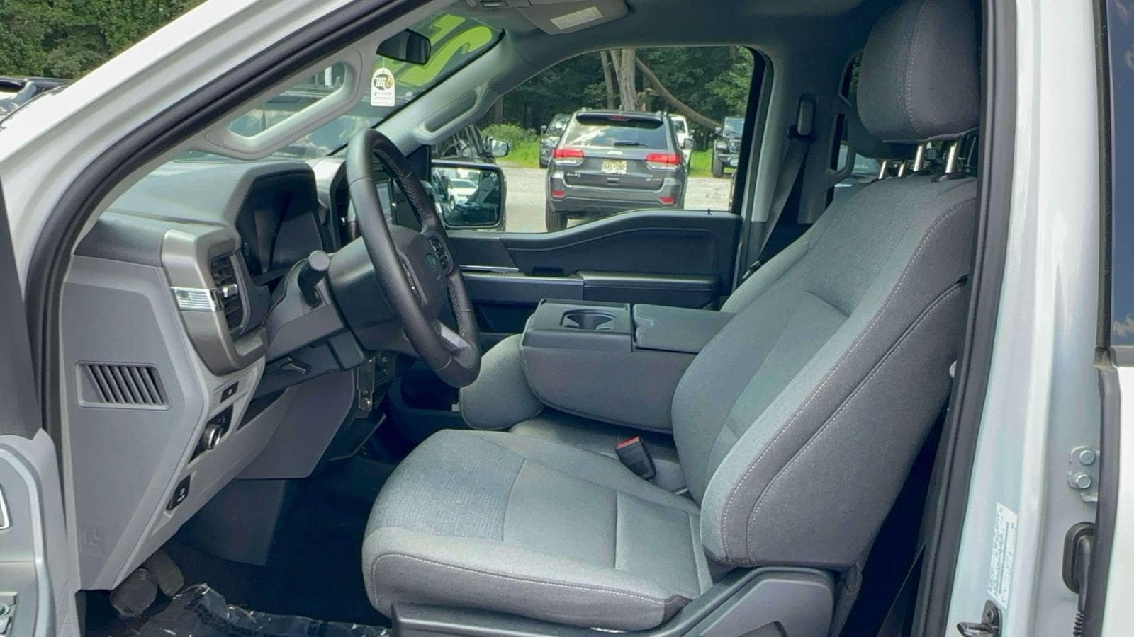 2025 Ford F-150 XLT - Photo 13