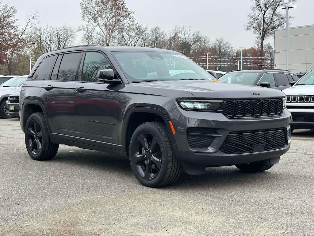 Used 2024 Jeep Grand Cherokee Altitude 4x4 Sport Utility