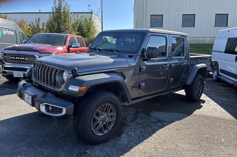 Used 2025 Jeep Gladiator Sport S 4x4 Crew Cab Pickup