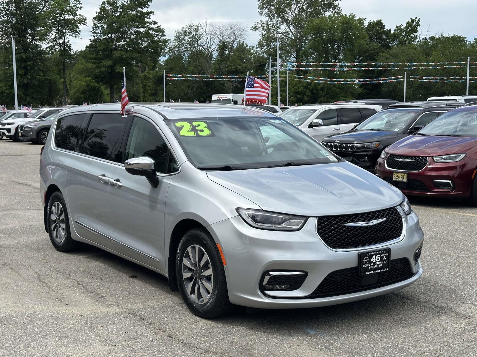 2023 Chrysler Pacifica Hybrid Limited Hybrid's photo