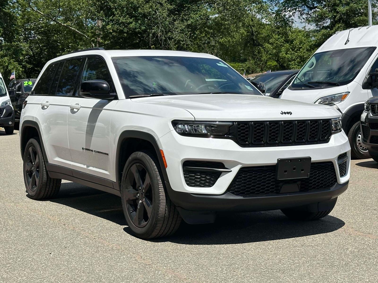 2023 Jeep Grand Cherokee Altitude X 4x4's photo