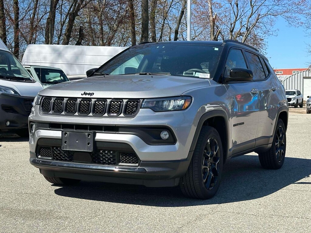 Used 2023 Jeep Compass Altitude 4x4 Sport Utility