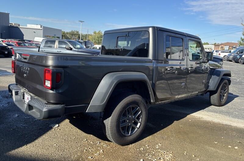 Used 2025 Jeep Gladiator Sport S 4x4 Crew Cab Pickup