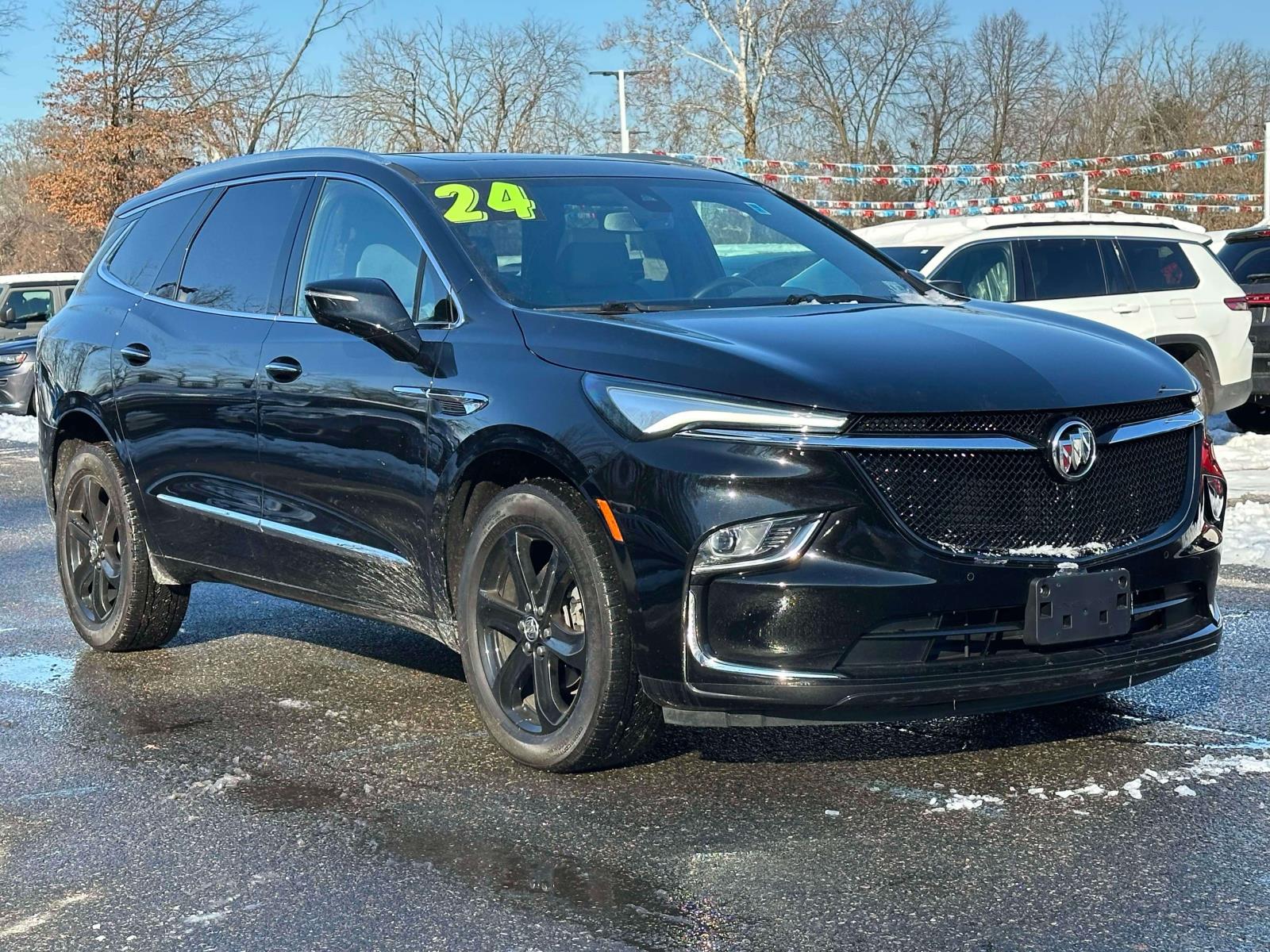 2024 Buick Enclave Essence's photo