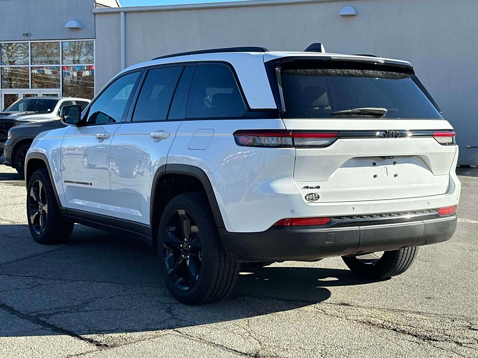 2024 Jeep Grand Cherokee Altitude photo 3