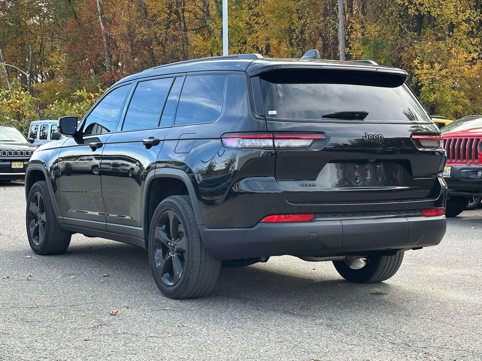 2023 Jeep Grand Cherokee Altitude photo 2