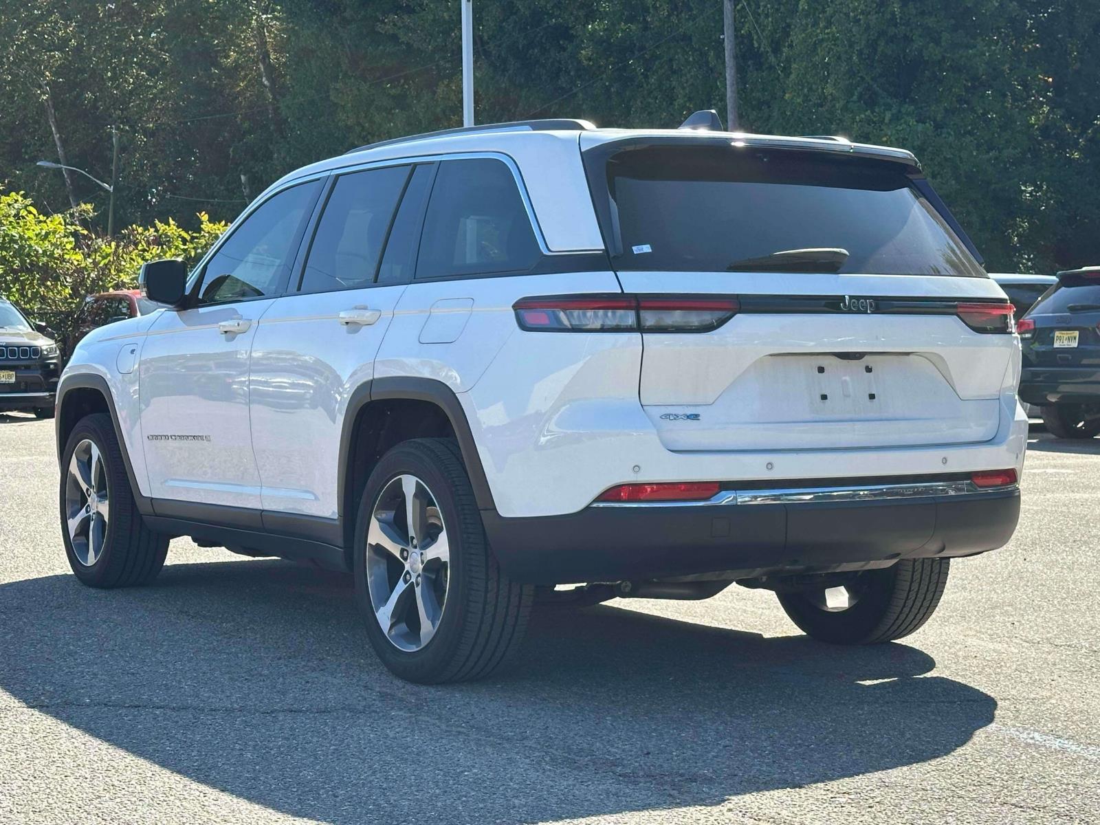 2023 Jeep Cherokee 4xe photo 2