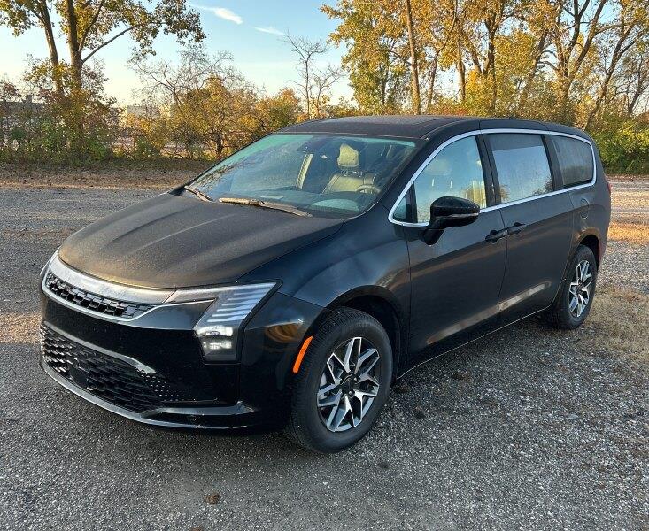 Used 2027 Chrysler Pacifica Limited AWD Mini-van, Passenger