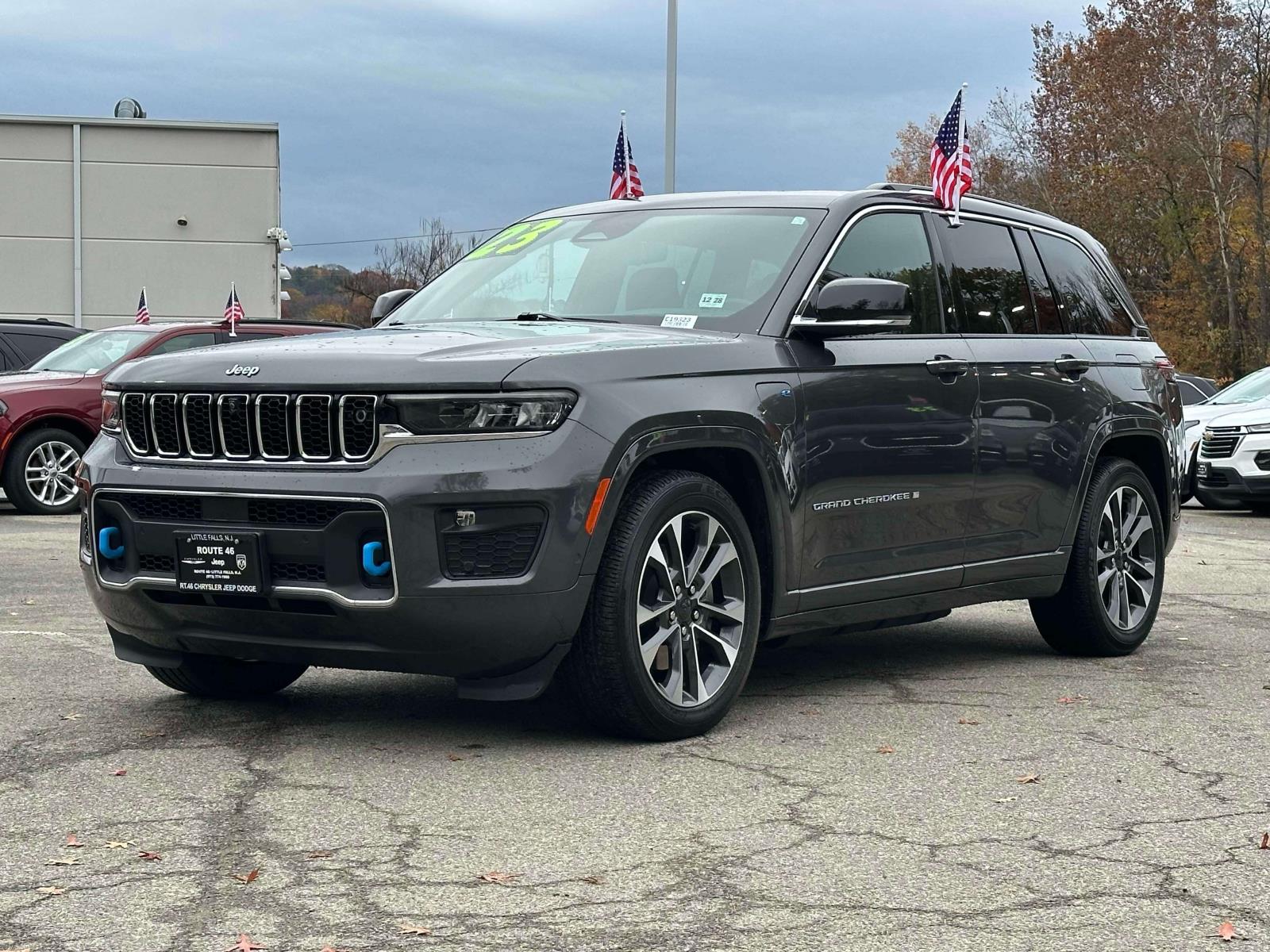 2023 Jeep Cherokee Overland 4xe photo 2