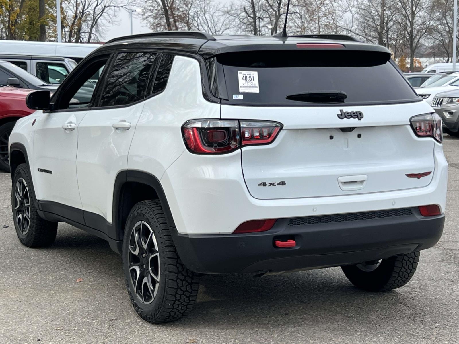 2024 Jeep Compass Trailhawk photo 3