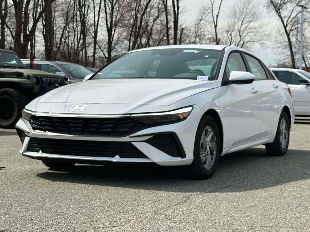 Used 2025 Hyundai Elantra SE IVT Car