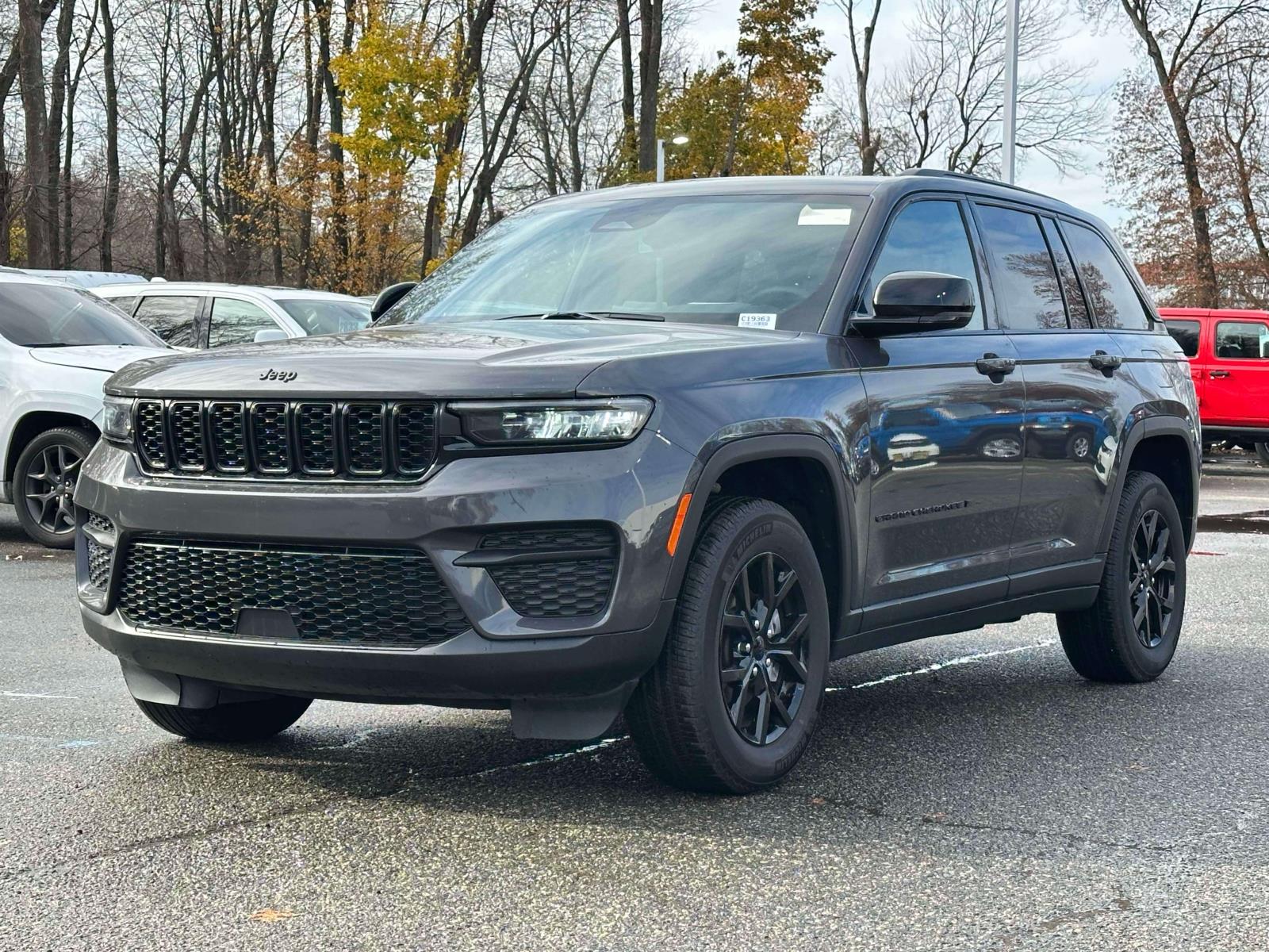 2024 Jeep Grand Cherokee Altitude photo 2
