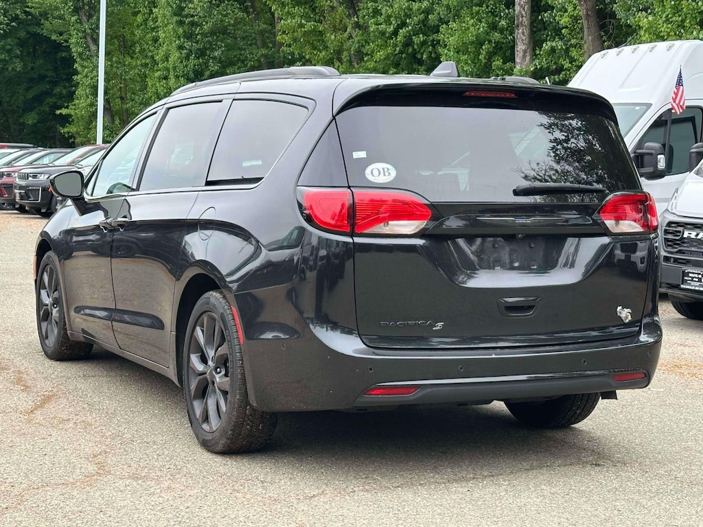 Used 2020 Chrysler Pacifica Touring L Plus FWD Mini-van, Passenger