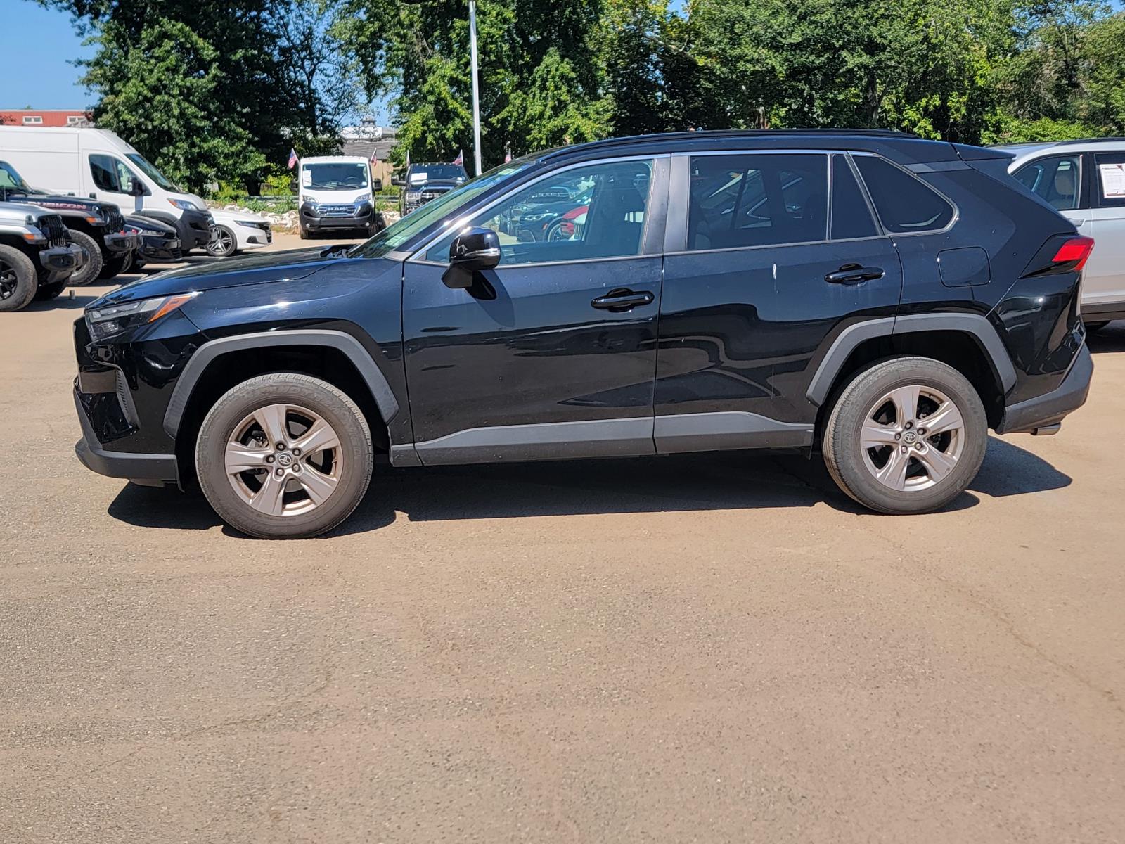 2023 Toyota RAV4 XLE photo 2