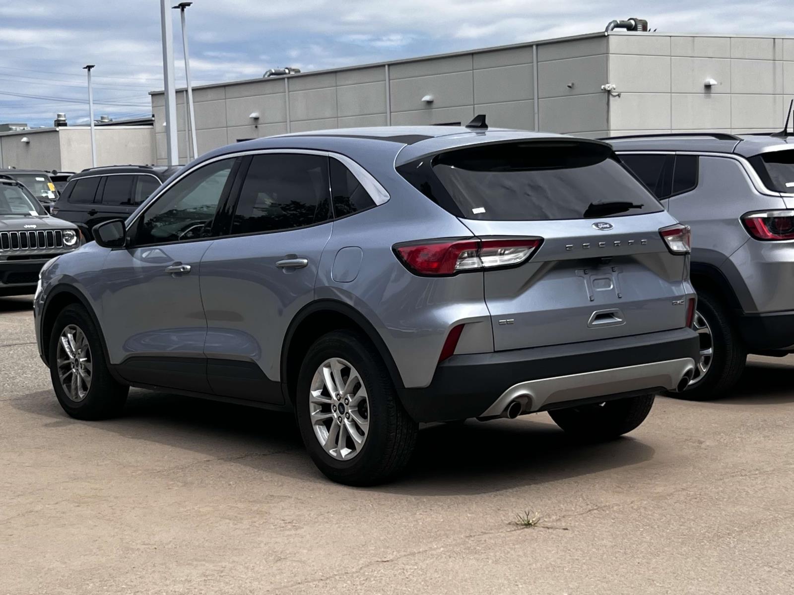 2022 Ford Escape SE photo 2
