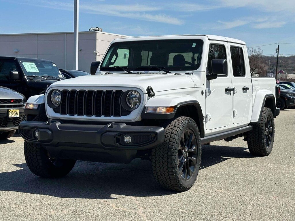 Used 2025 Jeep Gladiator Nighthawk 4x4 *Ltd Avail* Crew Cab Pickup