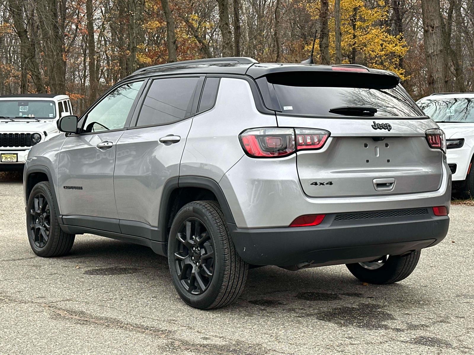 2023 Jeep Compass Altitude photo 3