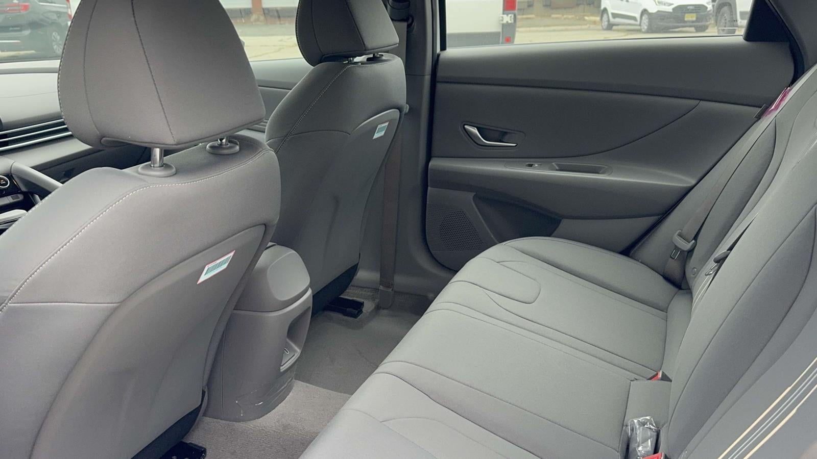 2025 Hyundai Elantra SEL - Photo 11