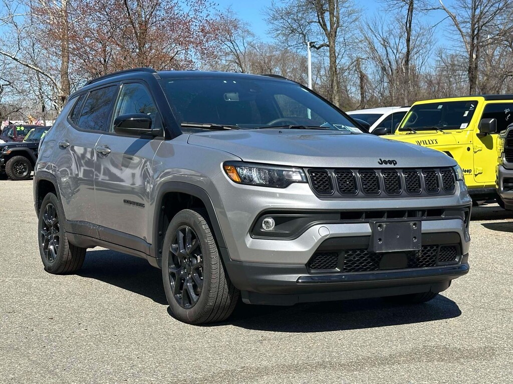 Used 2023 Jeep Compass Altitude 4x4 Sport Utility