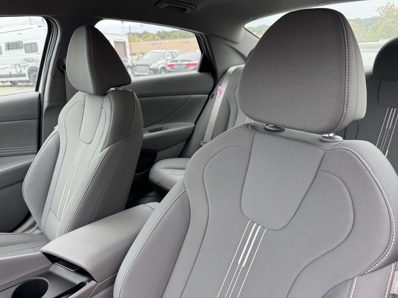 2025 Hyundai Elantra SEL - Photo 27