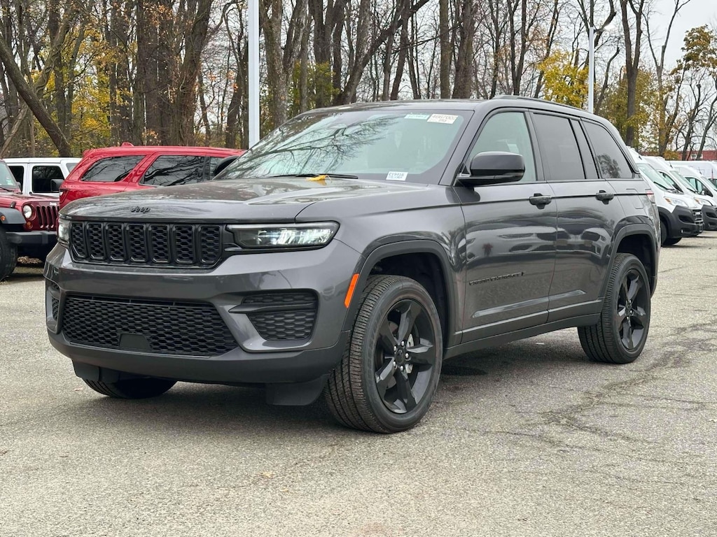 Used 2024 Jeep Grand Cherokee Altitude 4x4 Sport Utility