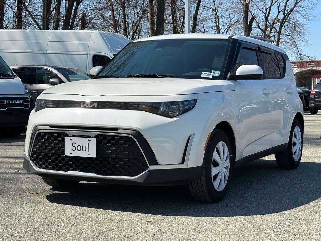 Used 2025 Kia Soul LX FWD Car