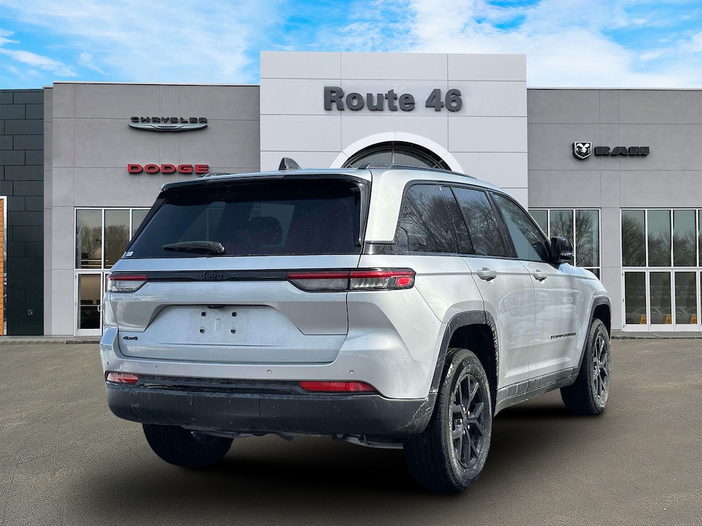 Used 2025 Jeep Grand Cherokee Altitude 4x4 Sport Utility