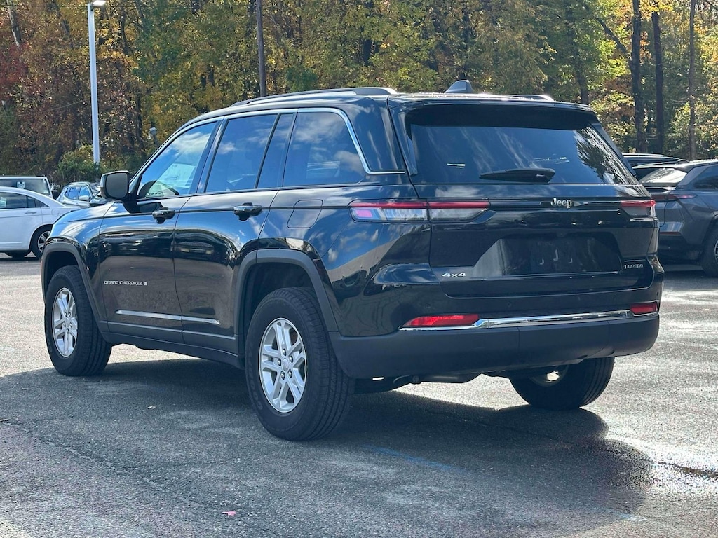 Used 2023 Jeep Grand Cherokee Laredo 4x4 Sport Utility