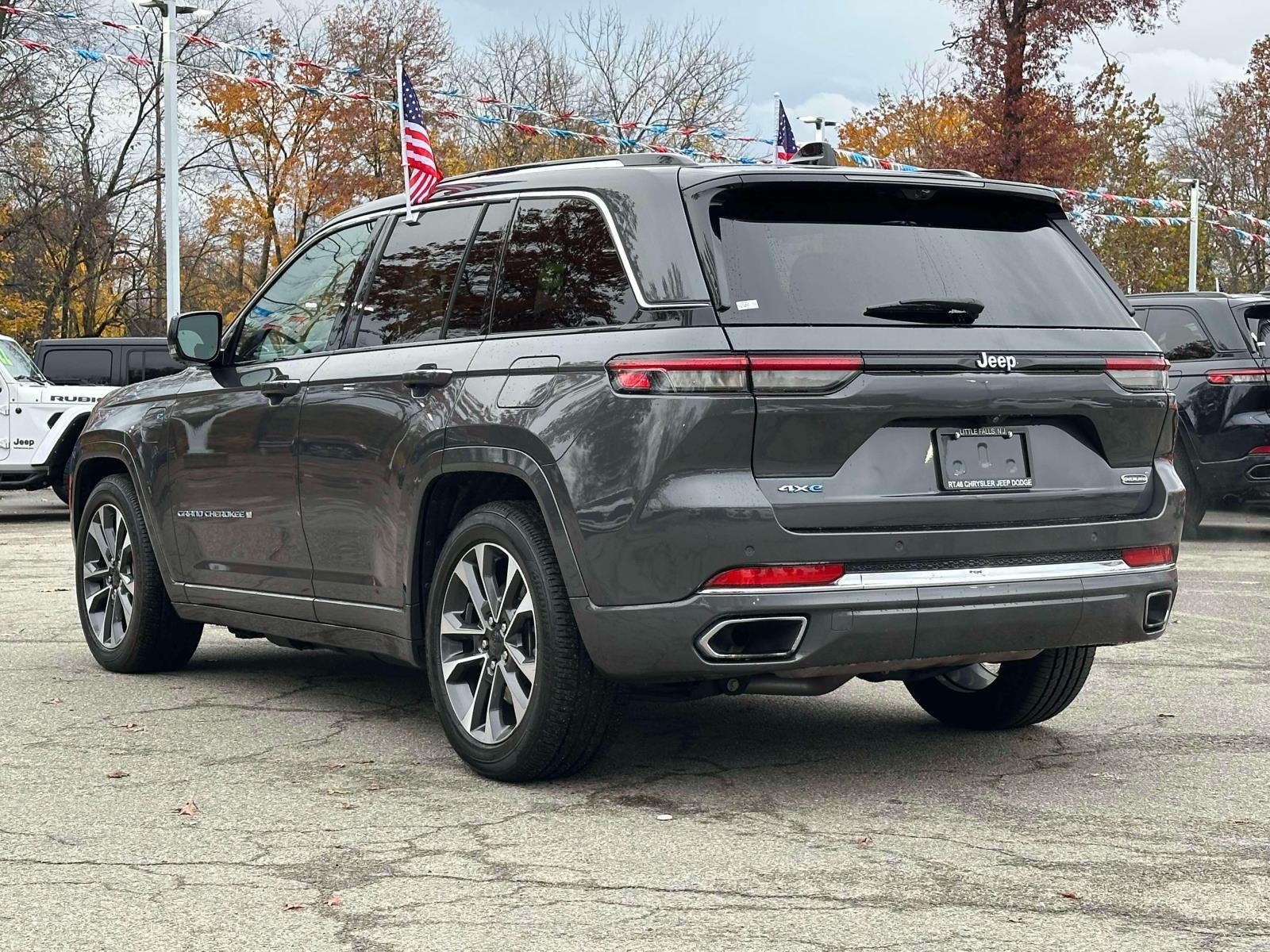 2023 Jeep Cherokee Overland 4xe photo 3