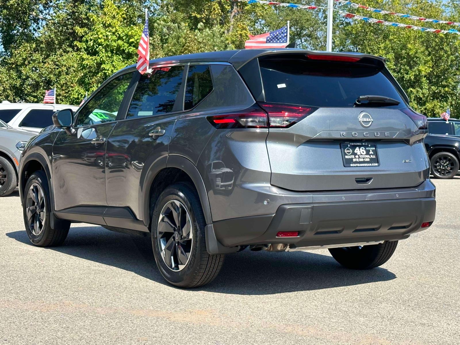 2026 Nissan Rogue SV photo 2