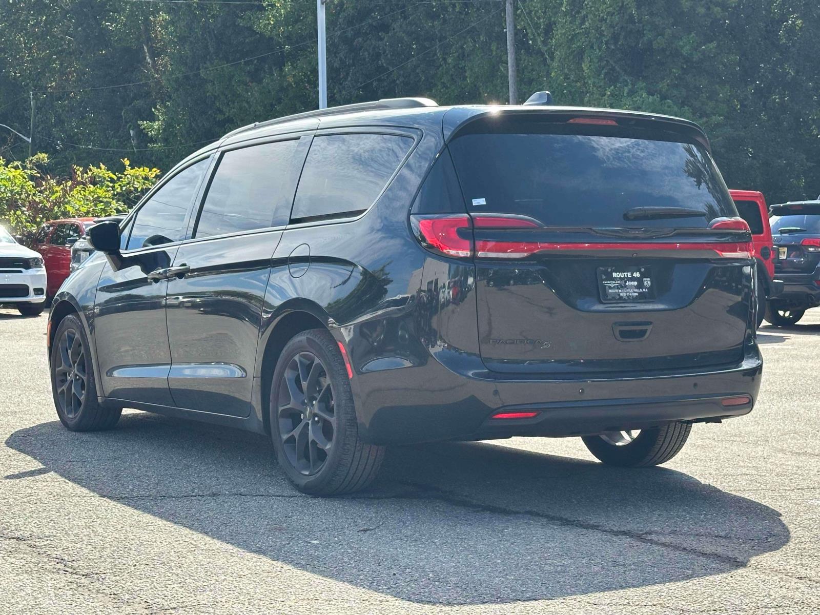 2021 Chrysler Pacifica Touring L photo 3