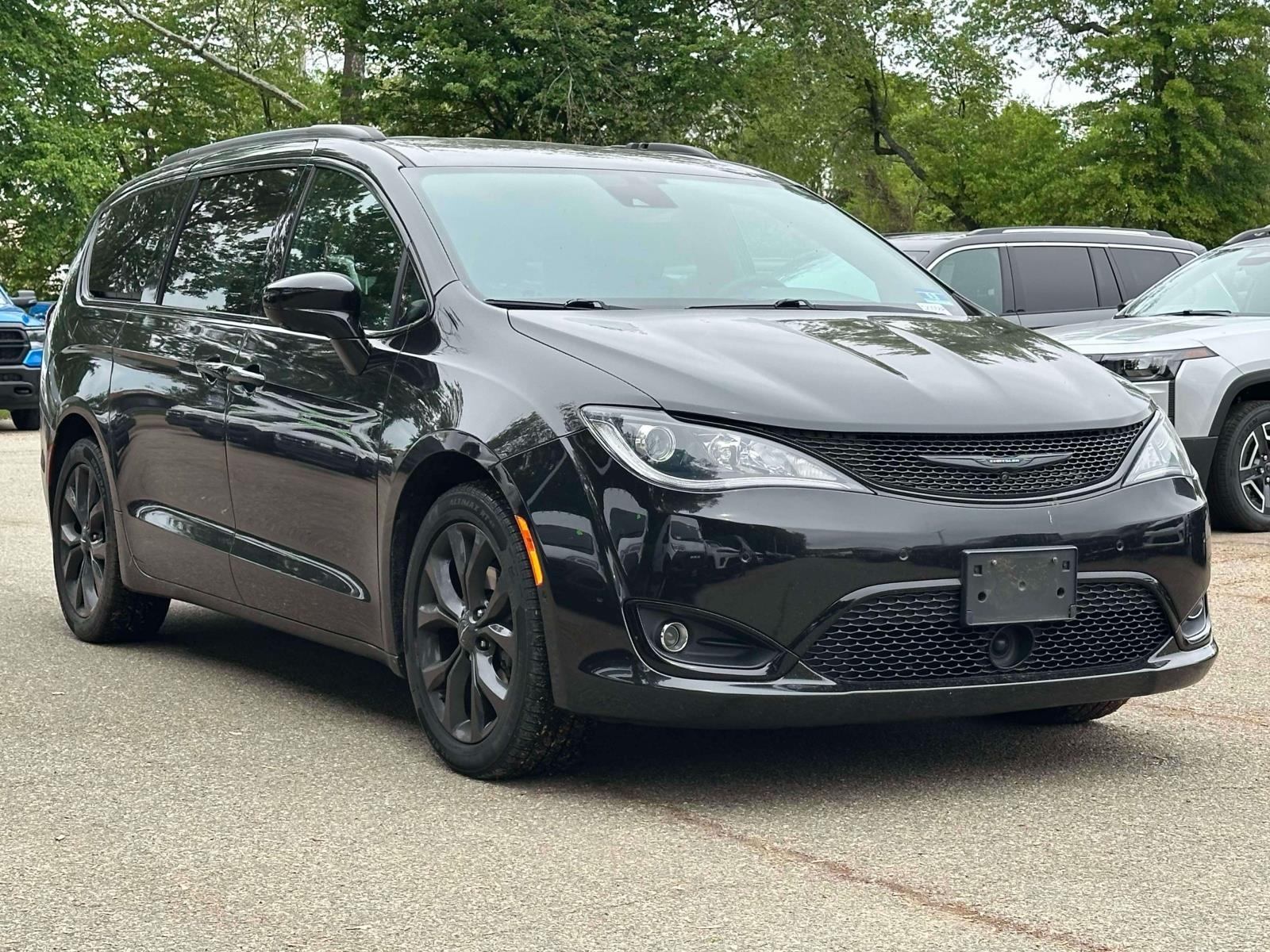 2020 Chrysler Pacifica Touring L Plus's photo