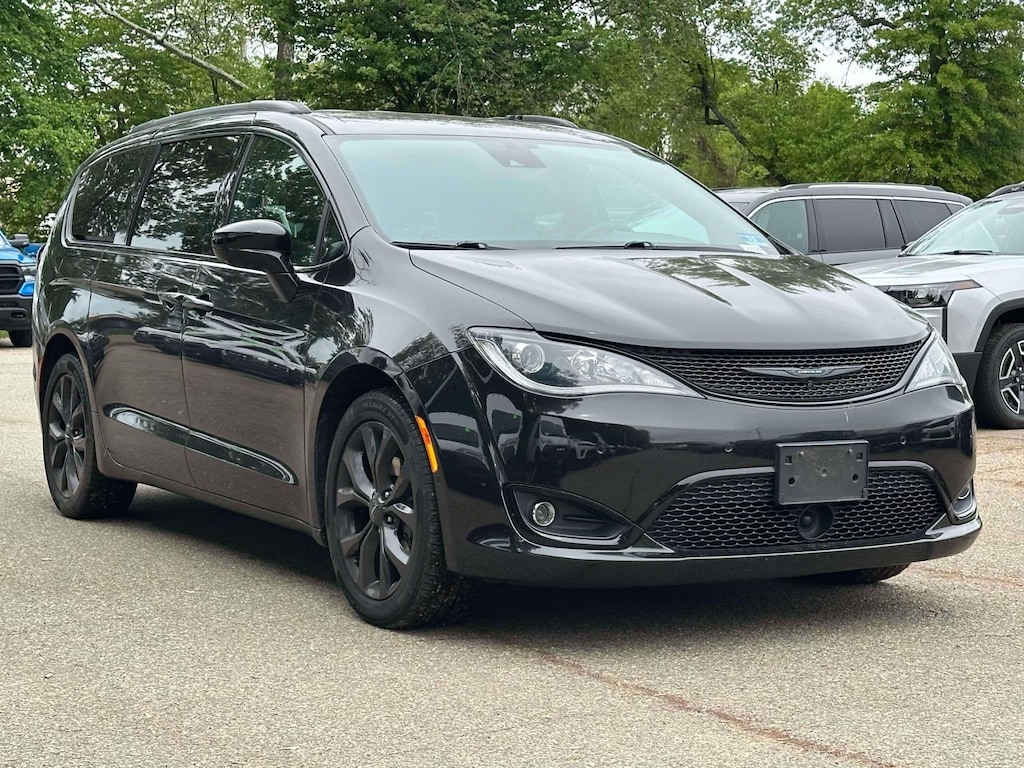 Used 2020 Chrysler Pacifica Touring L Plus FWD Mini-van, Passenger