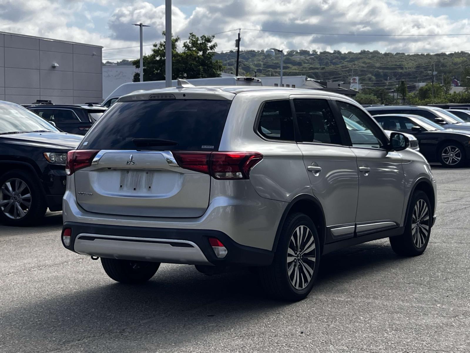 2020 Mitsubishi Outlander ES S-AWC photo 2