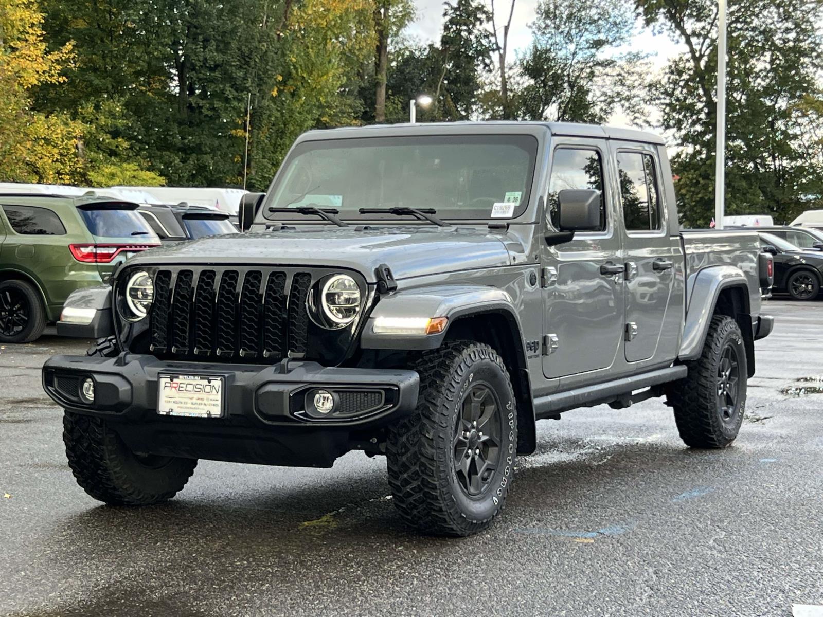 2021 Jeep Gladiator Willys photo 2