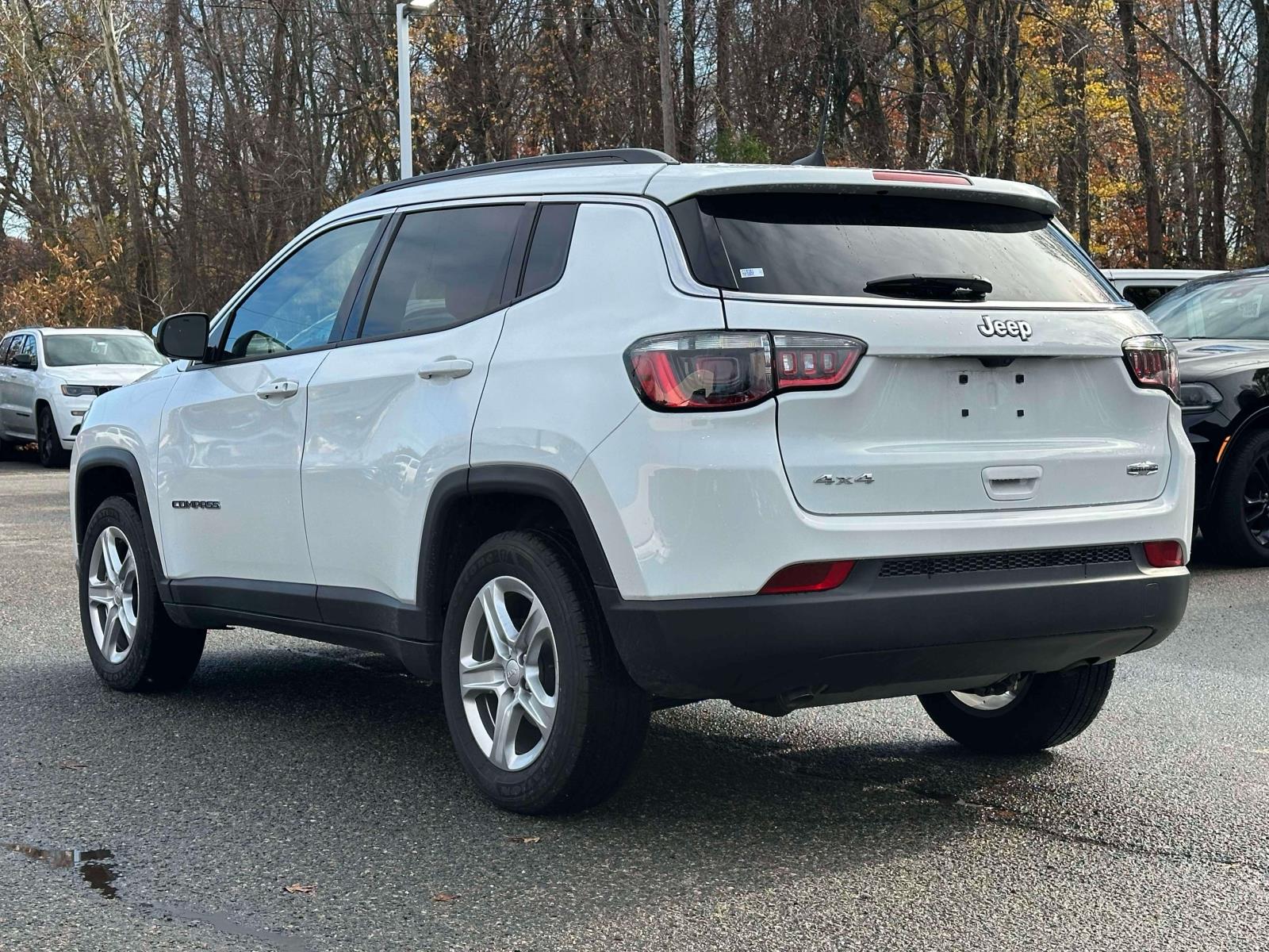 2023 Jeep Compass Latitude photo 3